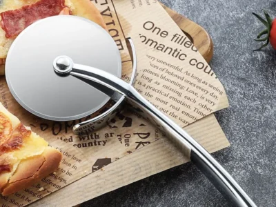 Stainless Steel Pizza Cutter - Perfect for Cutting Pizza, Bread, and Pastries