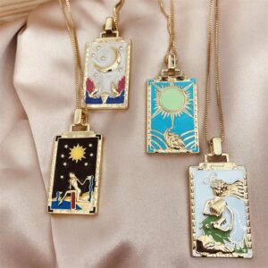 Fashion Retro Oil Painting Pendant Necklace- Copper-Plated Elegance with Vintage Charm