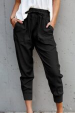 Versatile Black Pants with Convenient Pockets for Casual Comfort