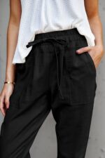 Versatile Black Pants with Convenient Pockets for Casual Comfort