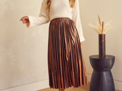 New High-Waisted A-Line Mid-Length Skirt with Shimmering Pleats