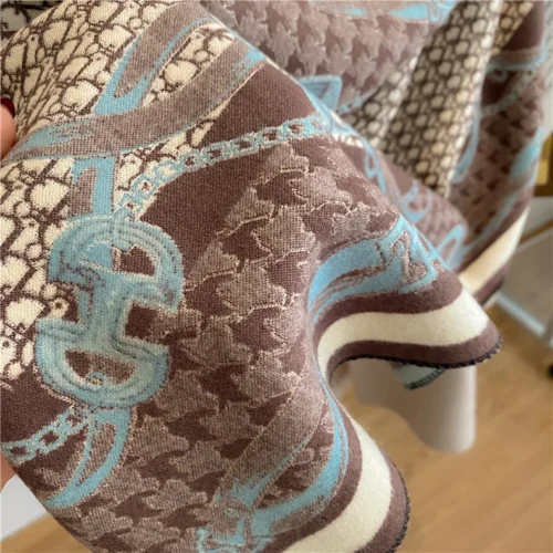 Elegant Jacquard Chain Design Scarf for Women – Stylish and Versatile