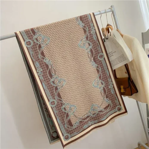 Elegant Jacquard Chain Design Scarf for Women – Stylish and Versatile