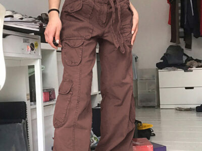 Effortlessly Chic Wide-Leg Loose Straight Jeans with a Casual Vintage Workwear Vibe