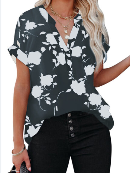 Chic V-Neck Shirt with Floral Print and Short Sleeves