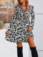 Chic and Trendy- Fashion New V-Neck Long-Sleeved Printed Dress