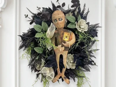 Mummy Wreath Shape Halloween Decoration for Home Door, Window, or Wall Hanging / Fun and Scary Plastic Decoration for Party Garlands