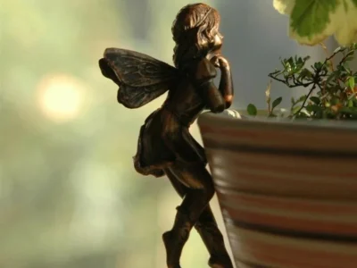 Angel Girl Hanging Cup Resin Decoration - Fairy Pot Huggers with Flower Basket for Garden Design and Decor