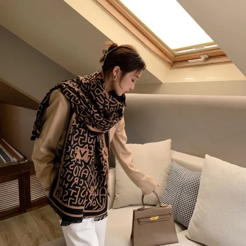 Elegant Luxury Versatile Scarf for Women – Fashionable & Multi-season Accessory